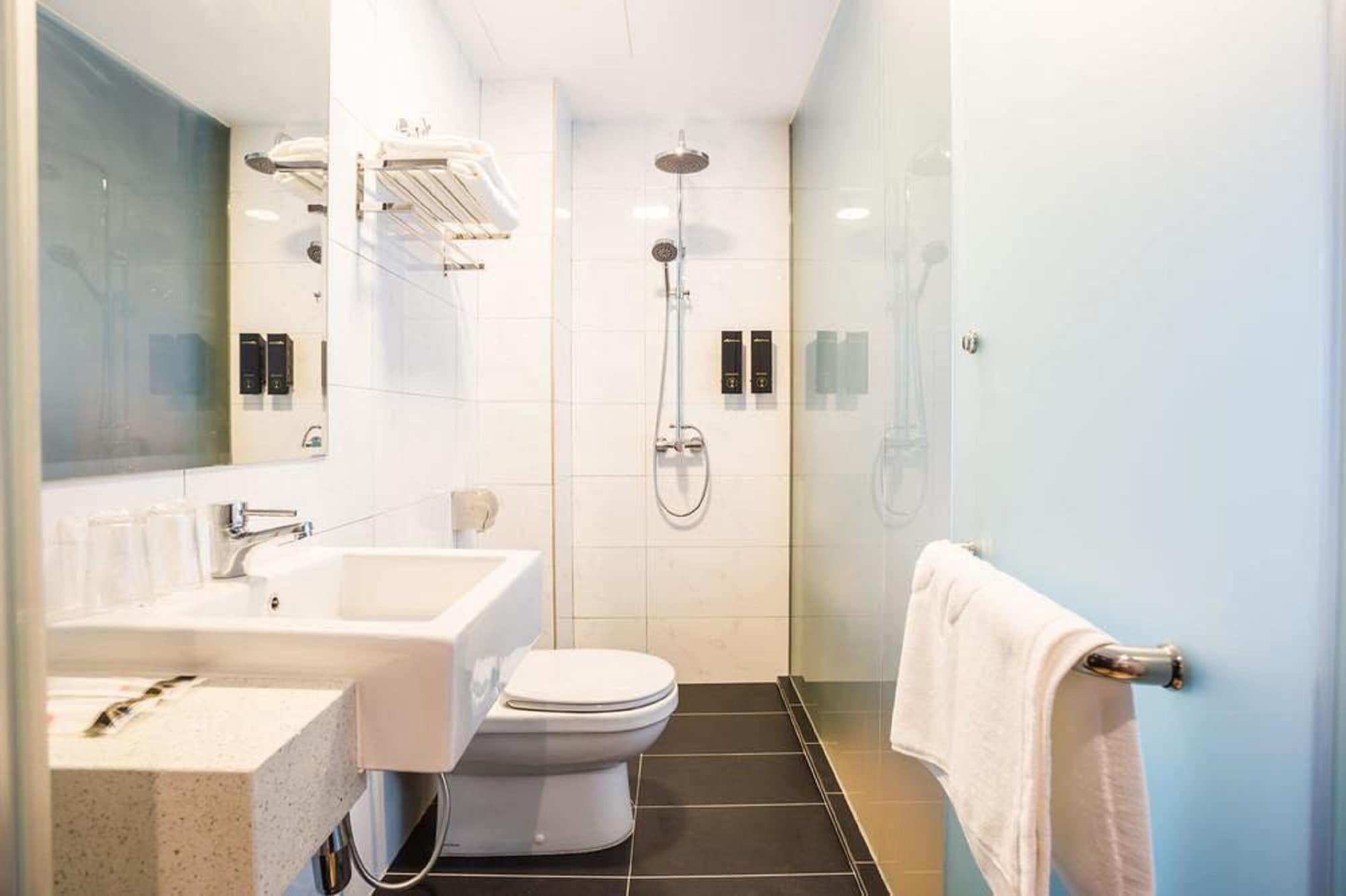 Manhattan Business Hotel Ttdi Куала-Лумпур Екстер'єр фото