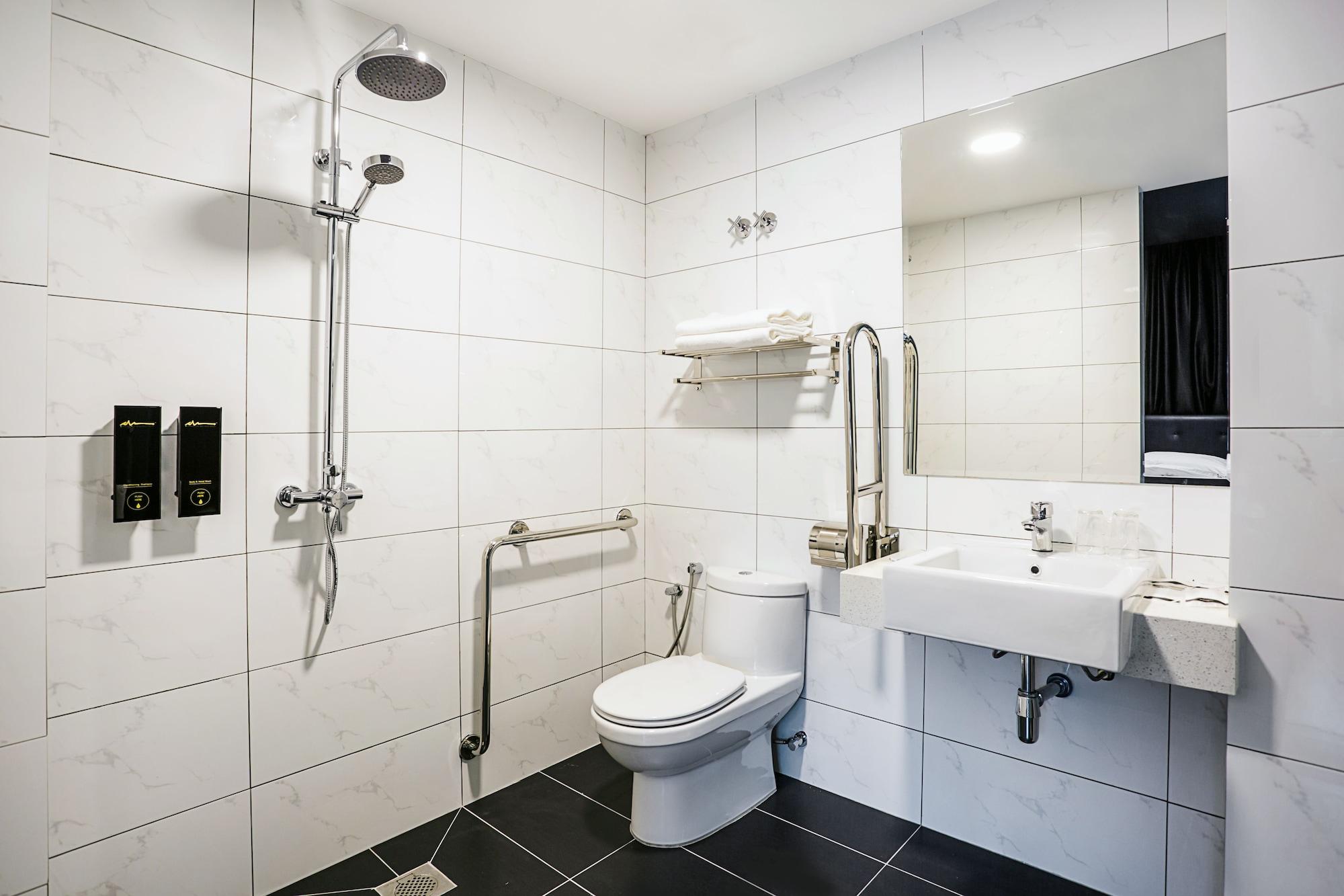 Manhattan Business Hotel Ttdi Куала-Лумпур Екстер'єр фото