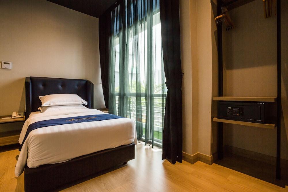 Manhattan Business Hotel Ttdi Куала-Лумпур Екстер'єр фото