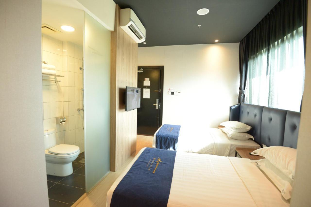 Manhattan Business Hotel Ttdi Куала-Лумпур Екстер'єр фото