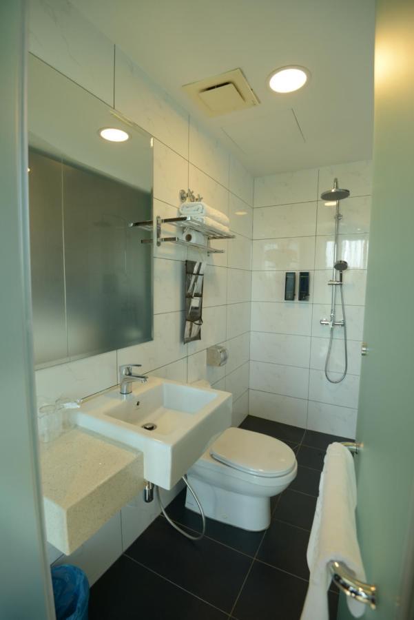 Manhattan Business Hotel Ttdi Куала-Лумпур Екстер'єр фото